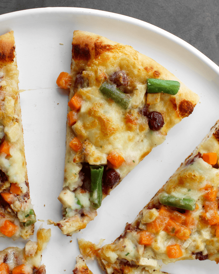 Thanksgiving leftovers pizza slice