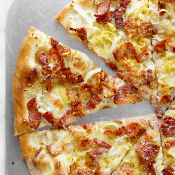 white pizza with bacon and leeks featured image