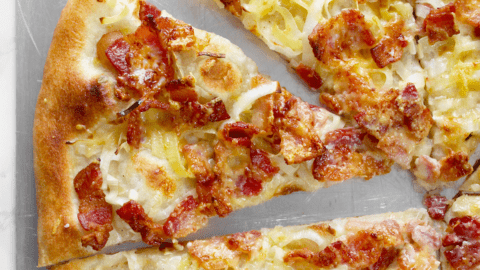white pizza with bacon and leeks featured image