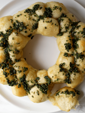 cheesy pull-apart bread wreath, featured image