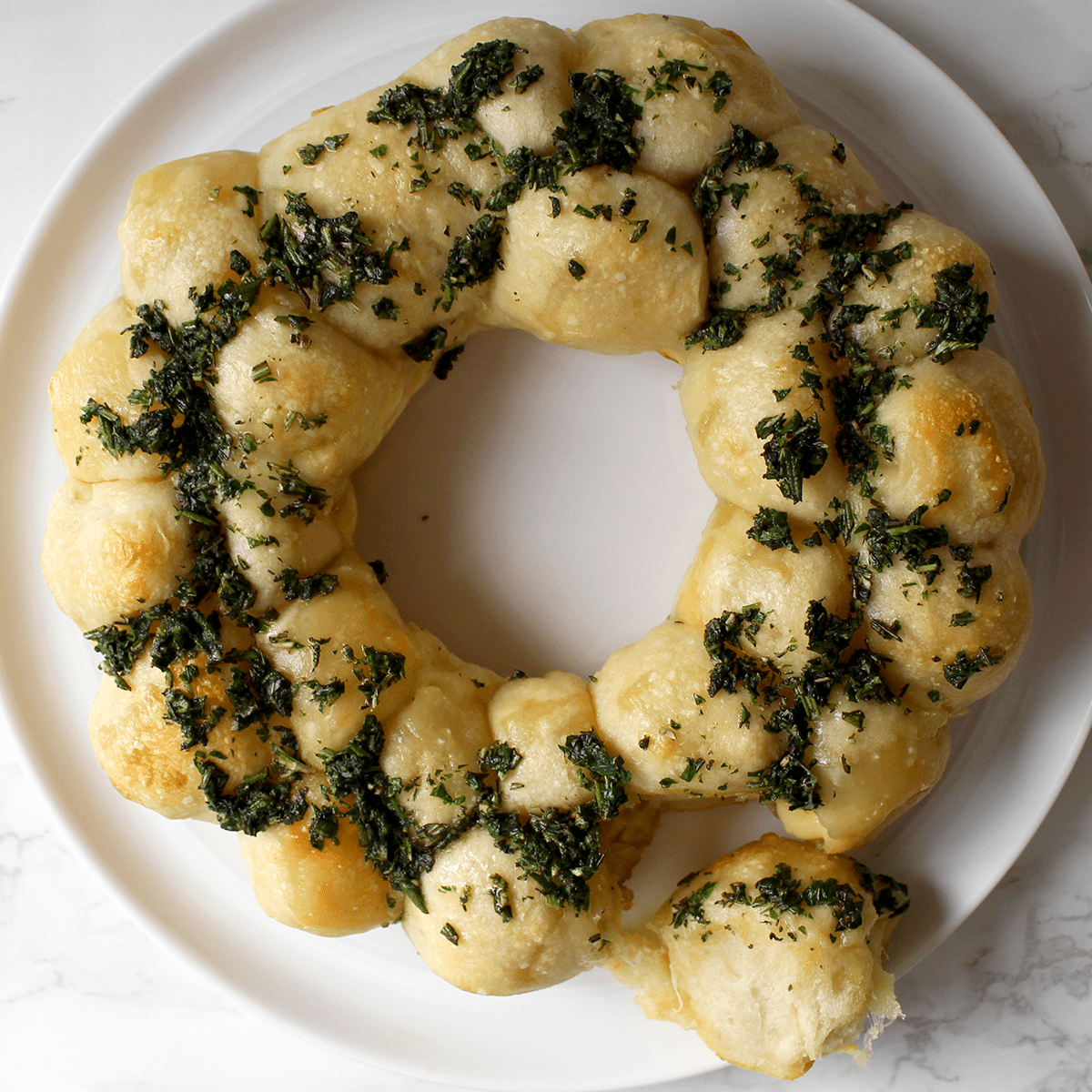 cheesy pull-apart bread wreath, featured image
