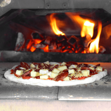 how to use a pizza oven