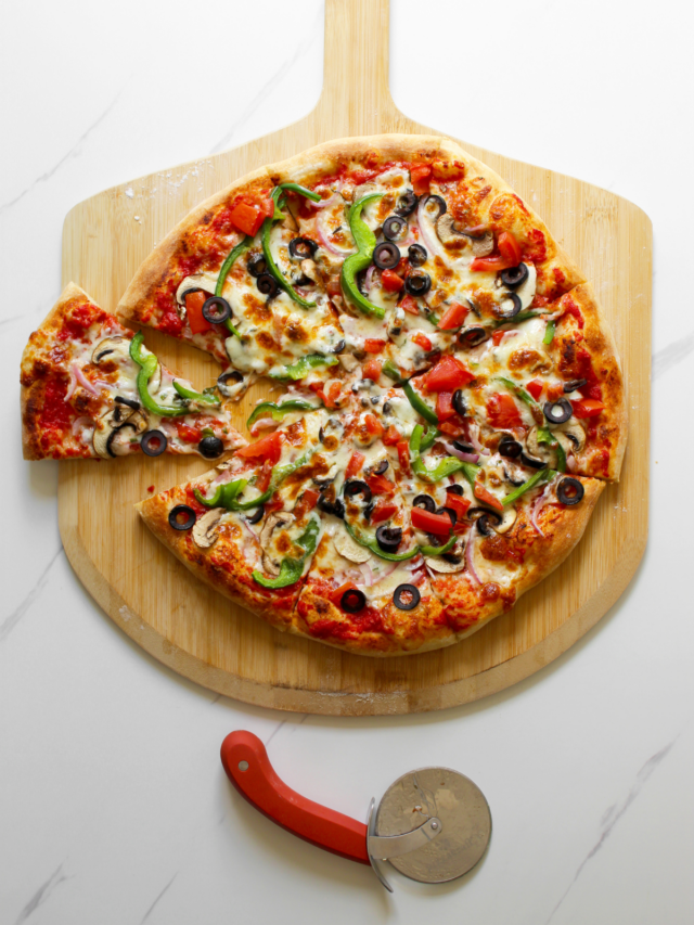 Classic Veggie Pizza Recipe | ThursdayNightPizza.com