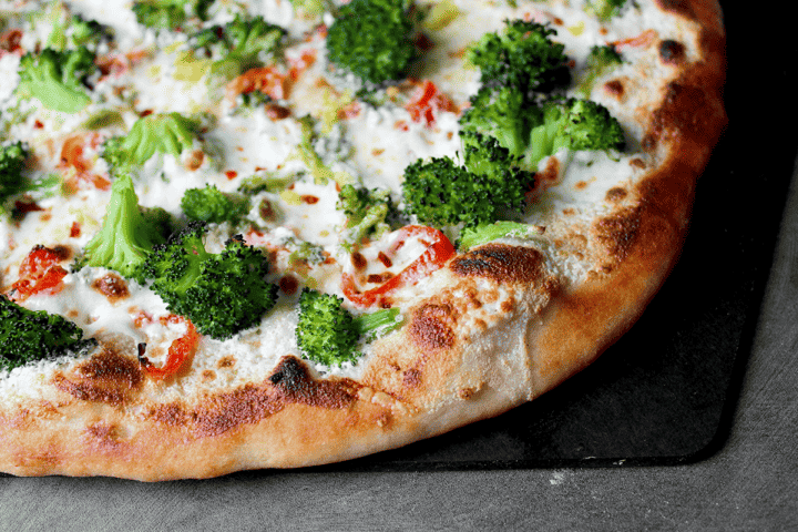 3-cheese broccoli pizza